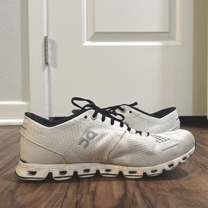 OnCloud running shoes in women’s 7.5